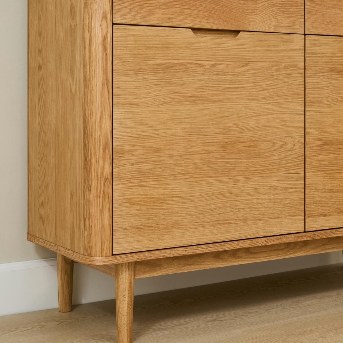 Highboard mit LED-Beleuchtung – 123 cm